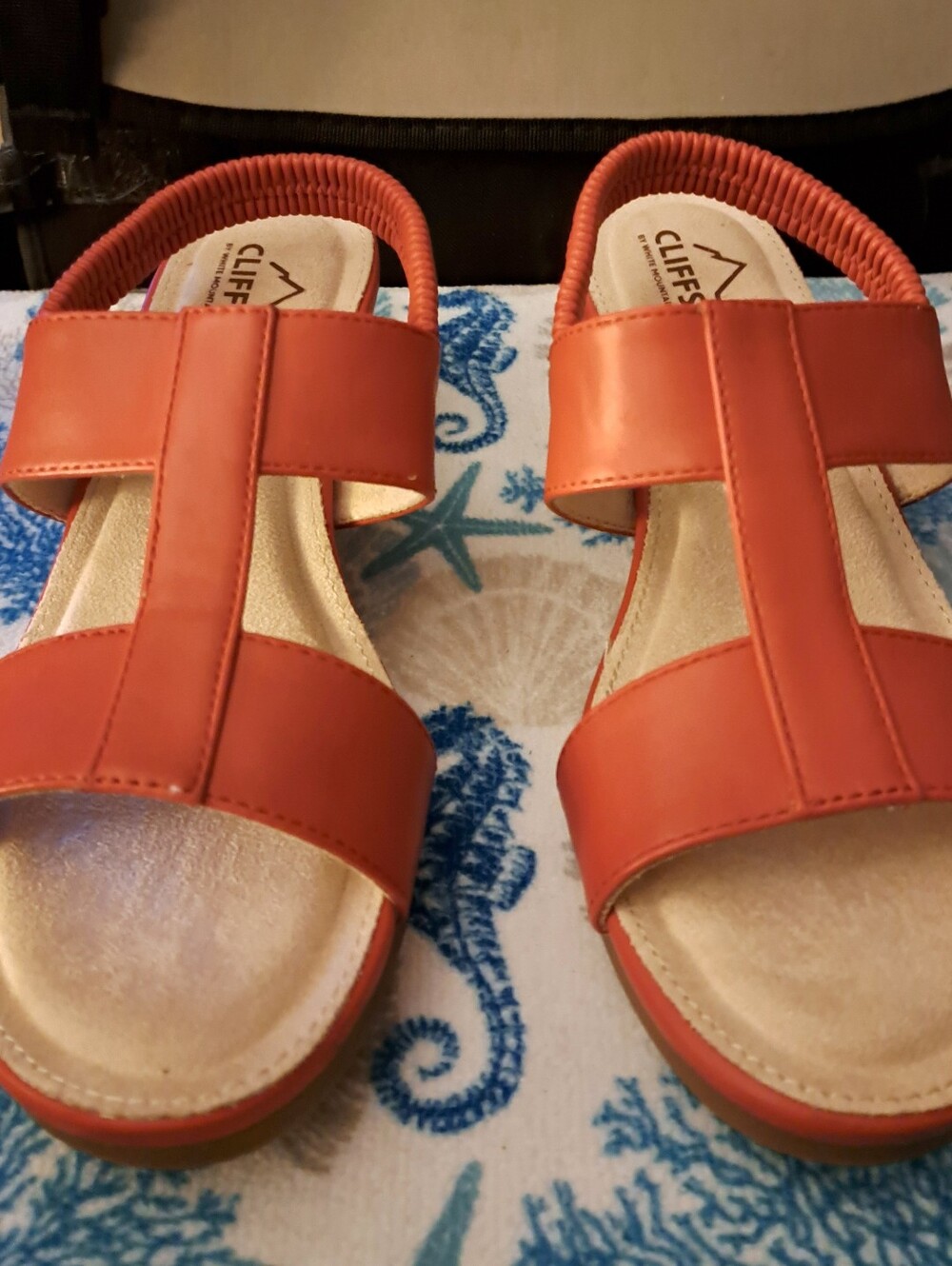 white mountain CLIFFS SANDALS size 8.5 brand new CANDEA smooth burnished RED